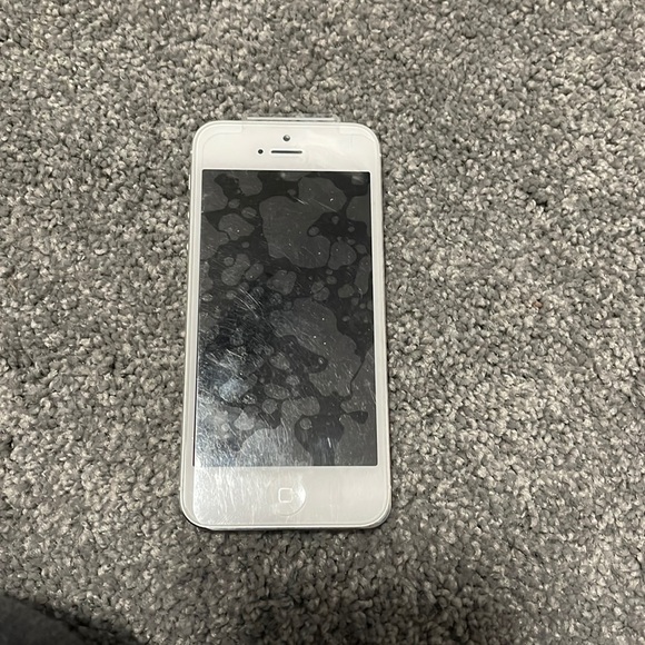White iPhone 5 New - Picture 1 of 4